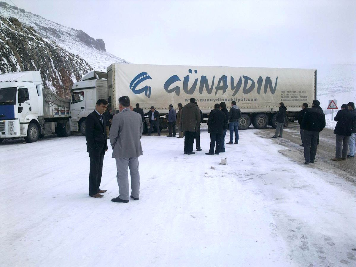 Tır Karlı Yolda Kaydı