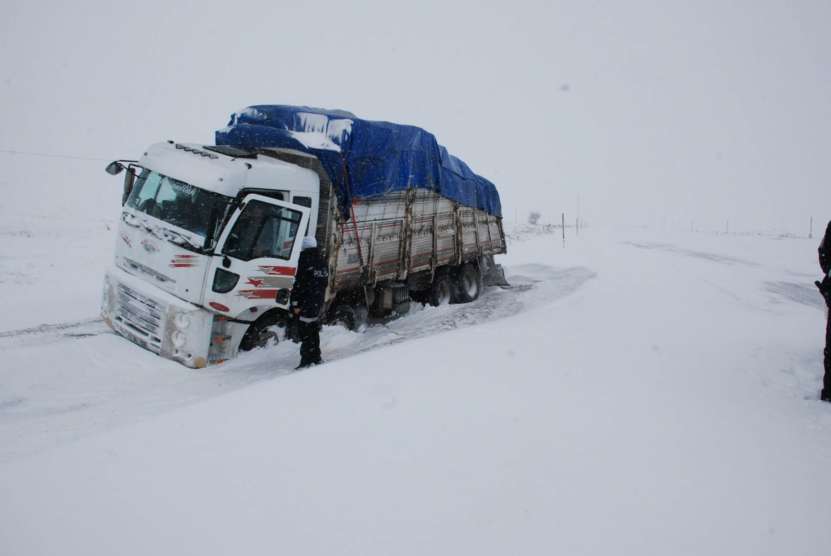Ulaşıma Kar Engeli