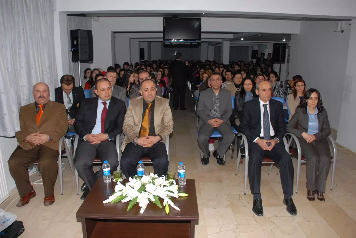 Üniversite Öğrencilerine Kişisel Gelişim Eğitimi