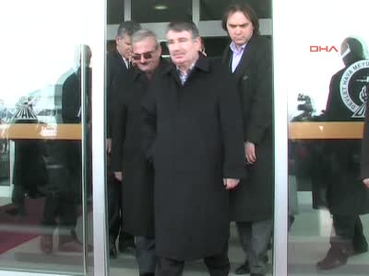 Van: İçişleri Bakanı Şahin İstanbul\'daki Bombalı Saldırı Hakkında Açıklamalarda Bulundu