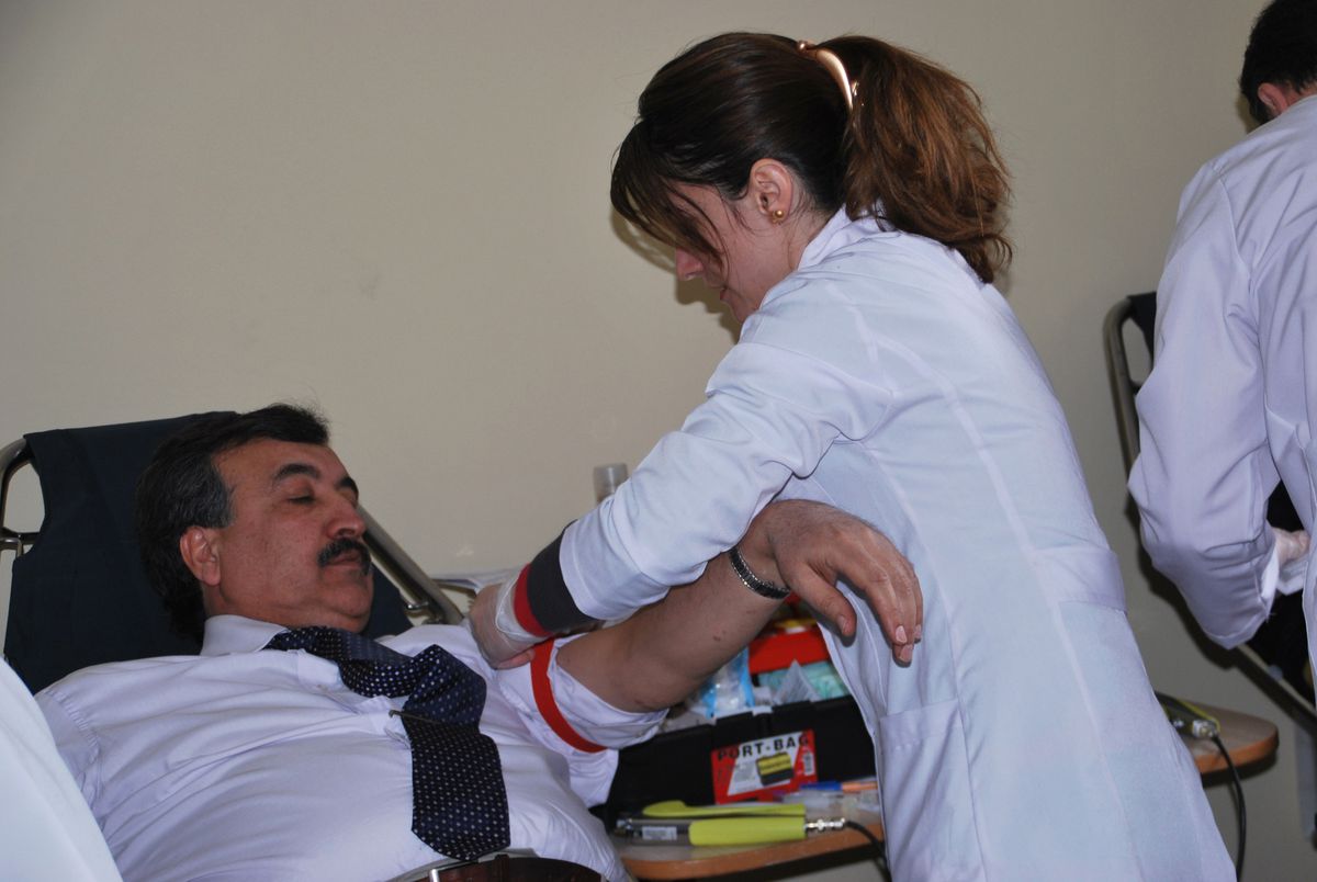 Vergi Dairesi Çalışanları Kan Verdi