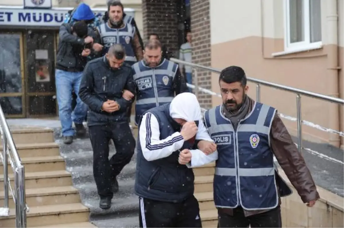 Zorla Para İstediler Vermeyince Etek Giydirdiler