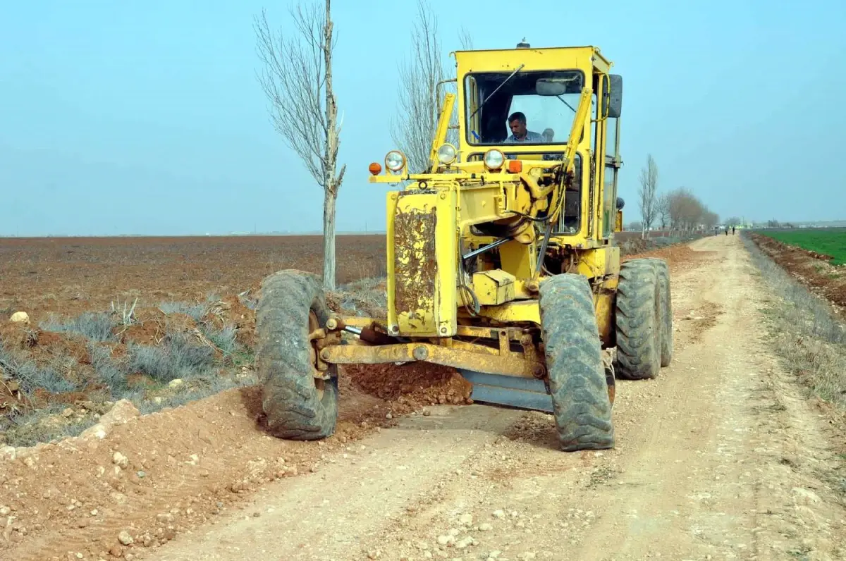 Akçakale Kaymakamlığı Bozulan Yollara El Koydu