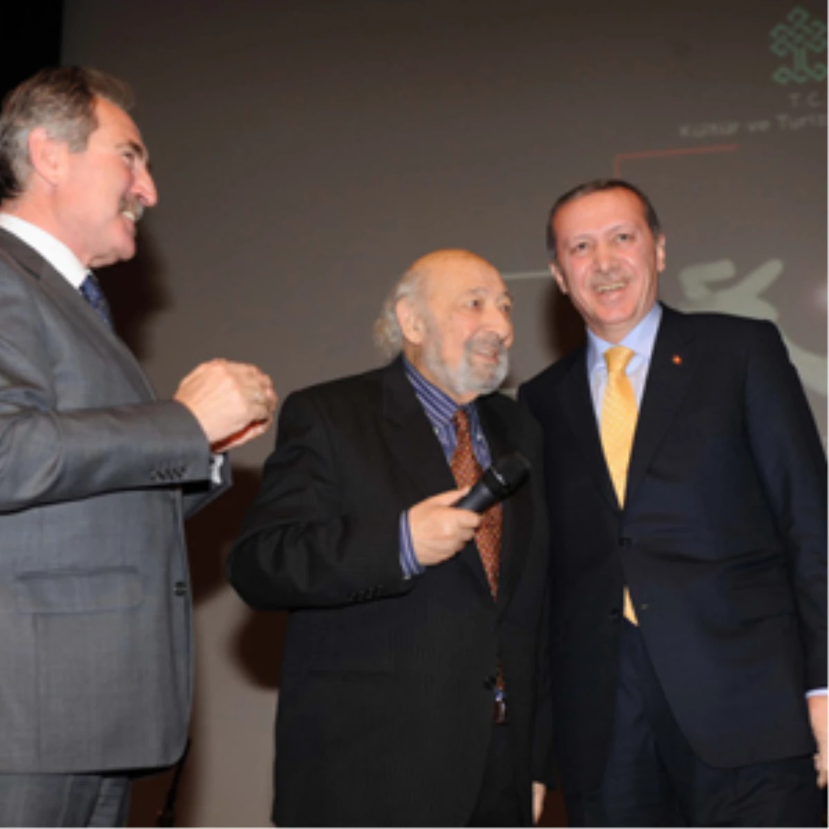 Başbakan Erdoğan, 3 Sanatçıya Ödül Verdi