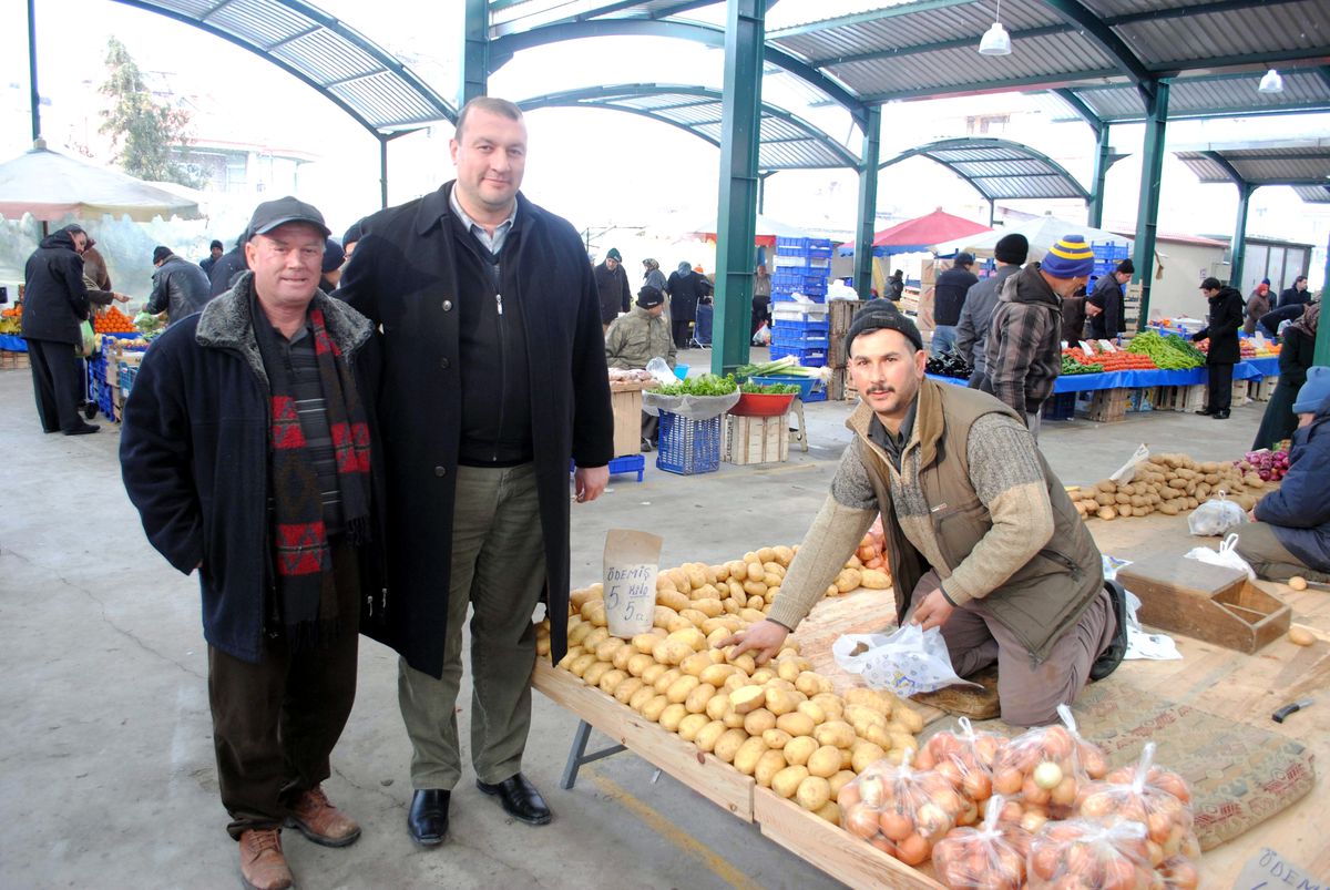 Bigadiç'te Kapalı Pazar Yeri Hizmete Girdi