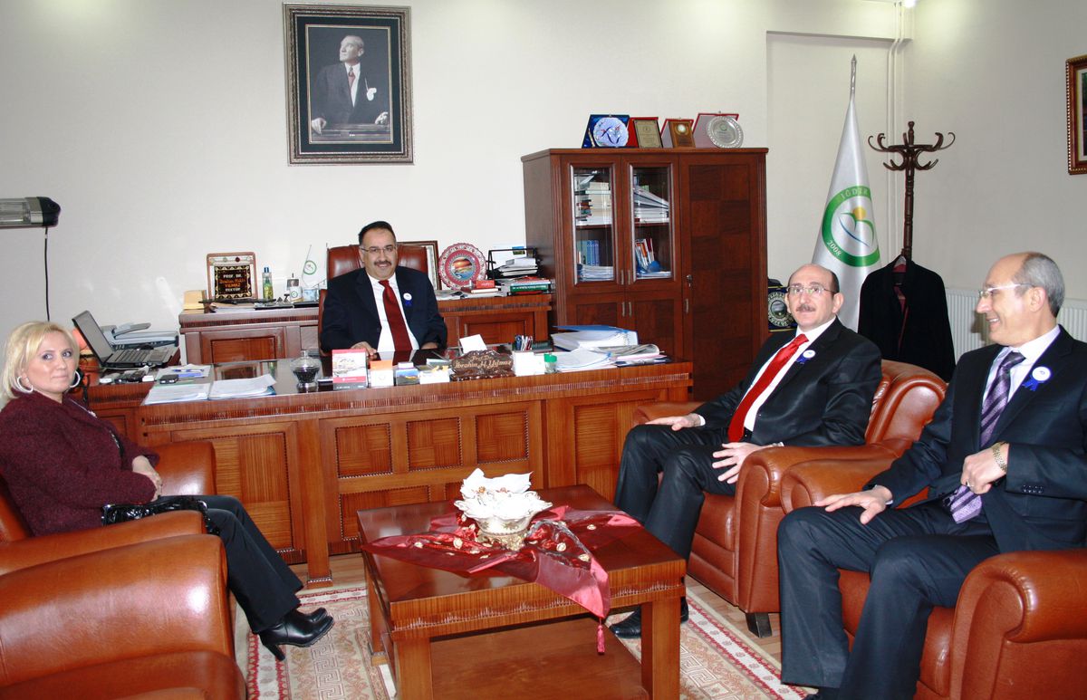 Defterdar Durusoy\'dan Rektör Prof. Dr. Yılmaz\'a Ziyaret