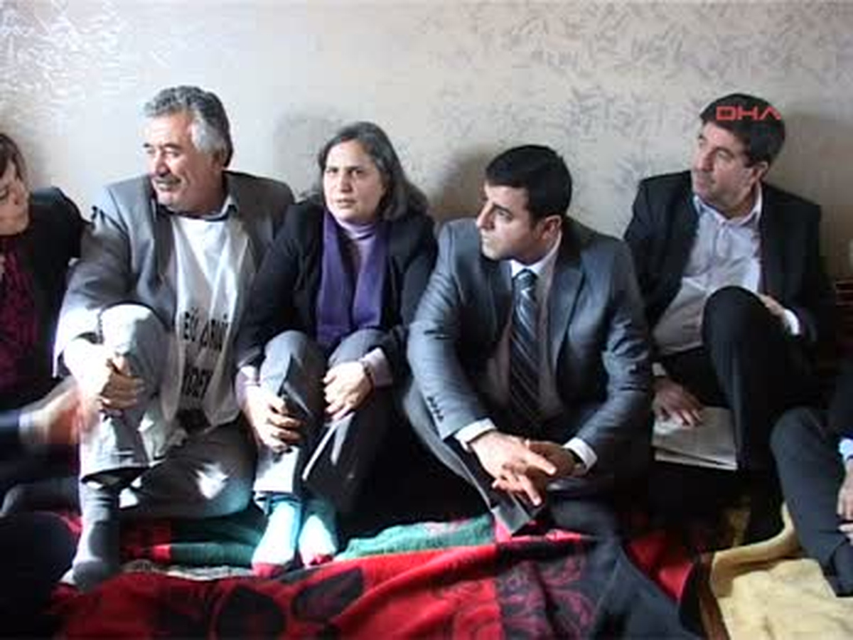 Demirtaş: "Kürt\'lerin Önüne Sandık Konulsun"