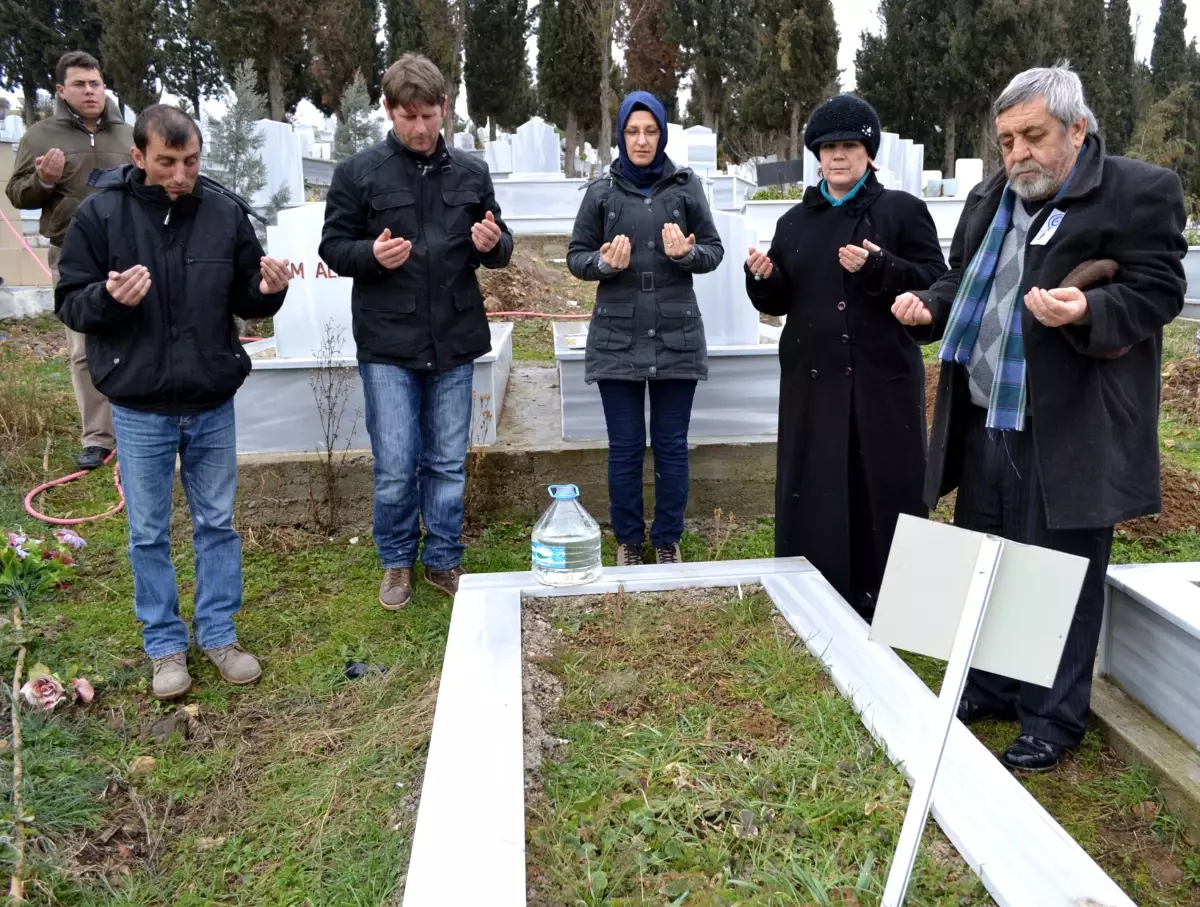 Gazeteci Mustafa Hulusi Akgün, Mezarı Başında Anıldı