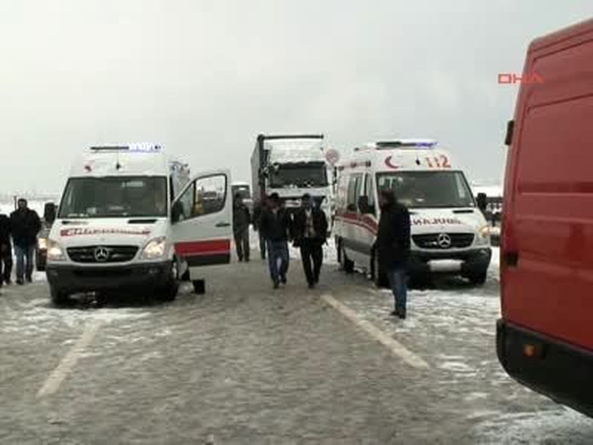 Gümüşhane\'de Kar Kazaları da Beraberinde Getirdi: 5 Yaralı