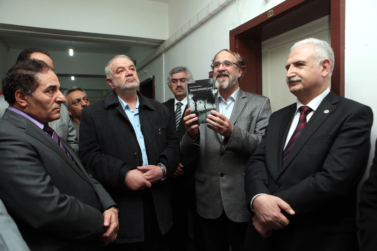 İran\'dan Fars Dili ve Edebiyatı Bölümüne Kitap Bağışı