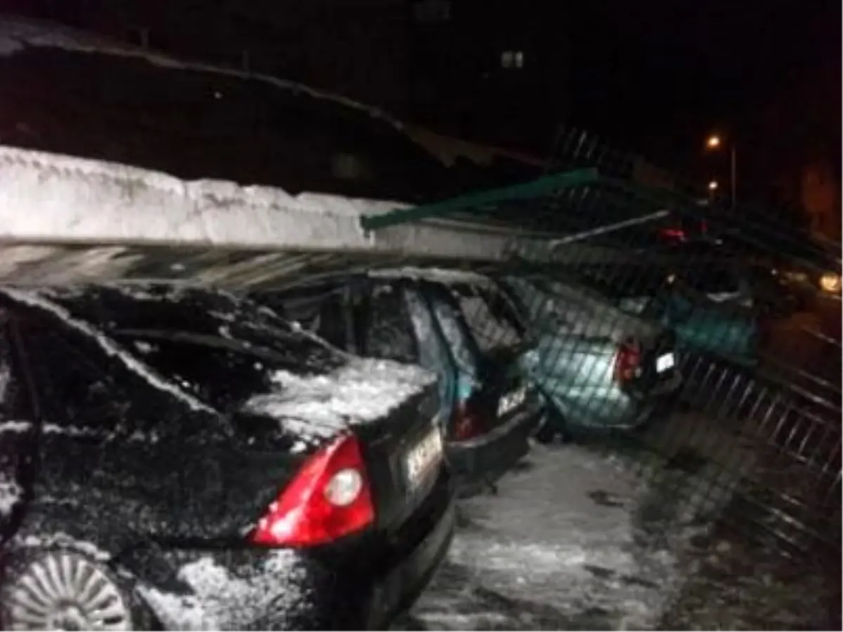 İstinat Duvarı Çöktü: 8 Araç Altında Kaldı