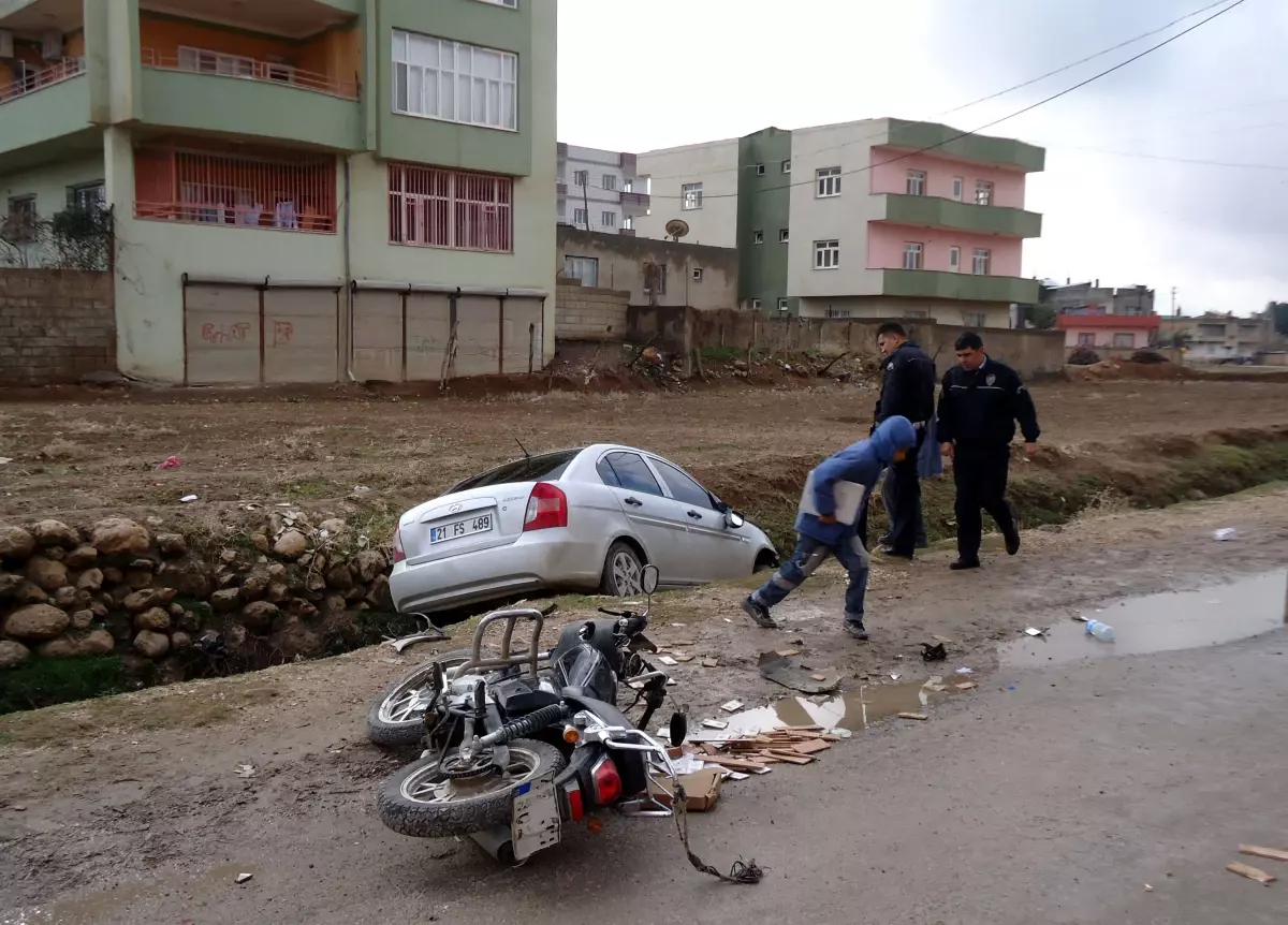 Mardin\'de Otomobil Su Kanalına Uçtu: 4 Yaralı