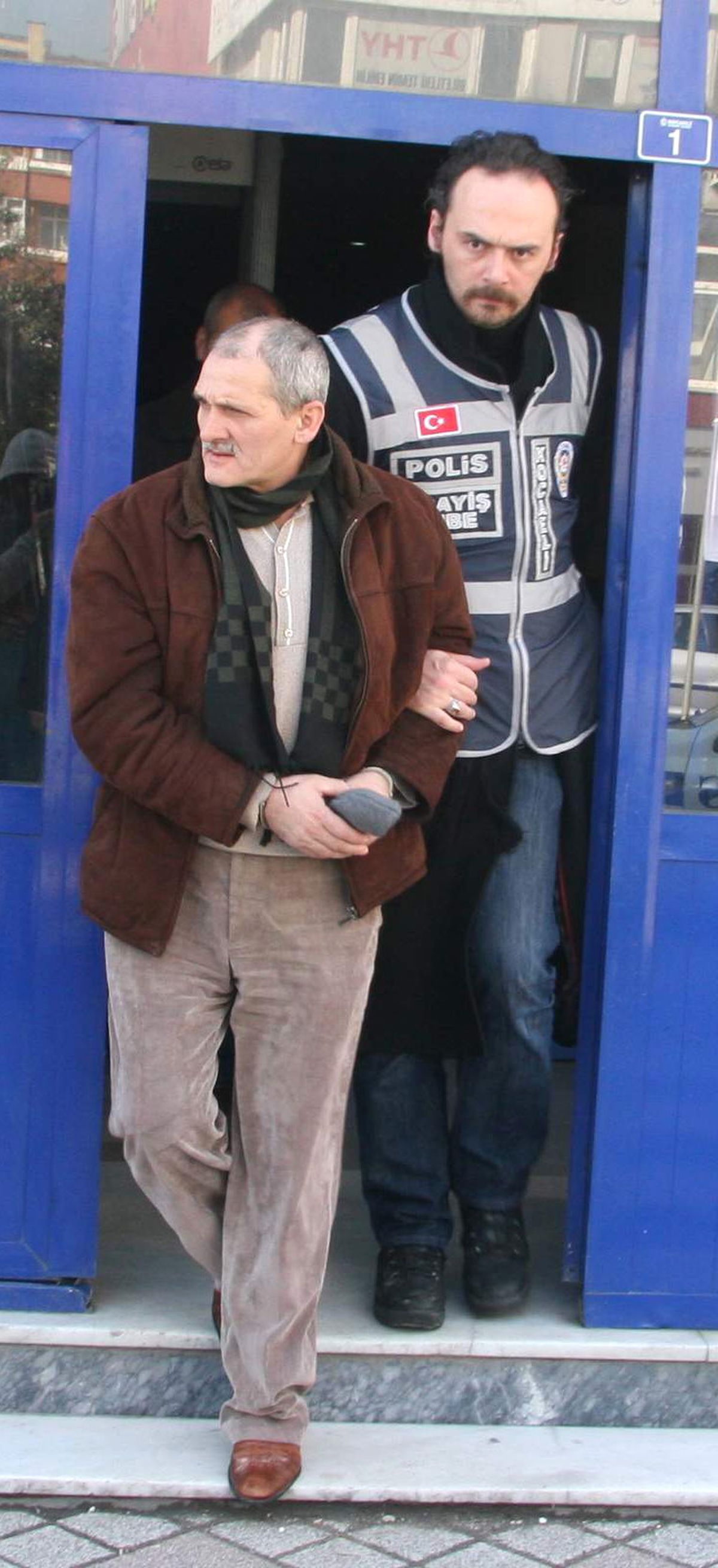 Polise Mezarlıkta Yakalandı