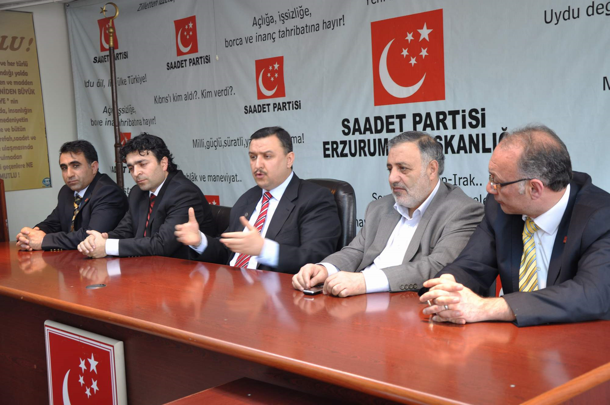 Saadet Partisi Erbakan\'ı Anıyor