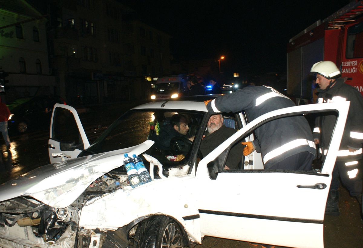 Sakarya\'da Trafik Kazası: 1 Yaralı