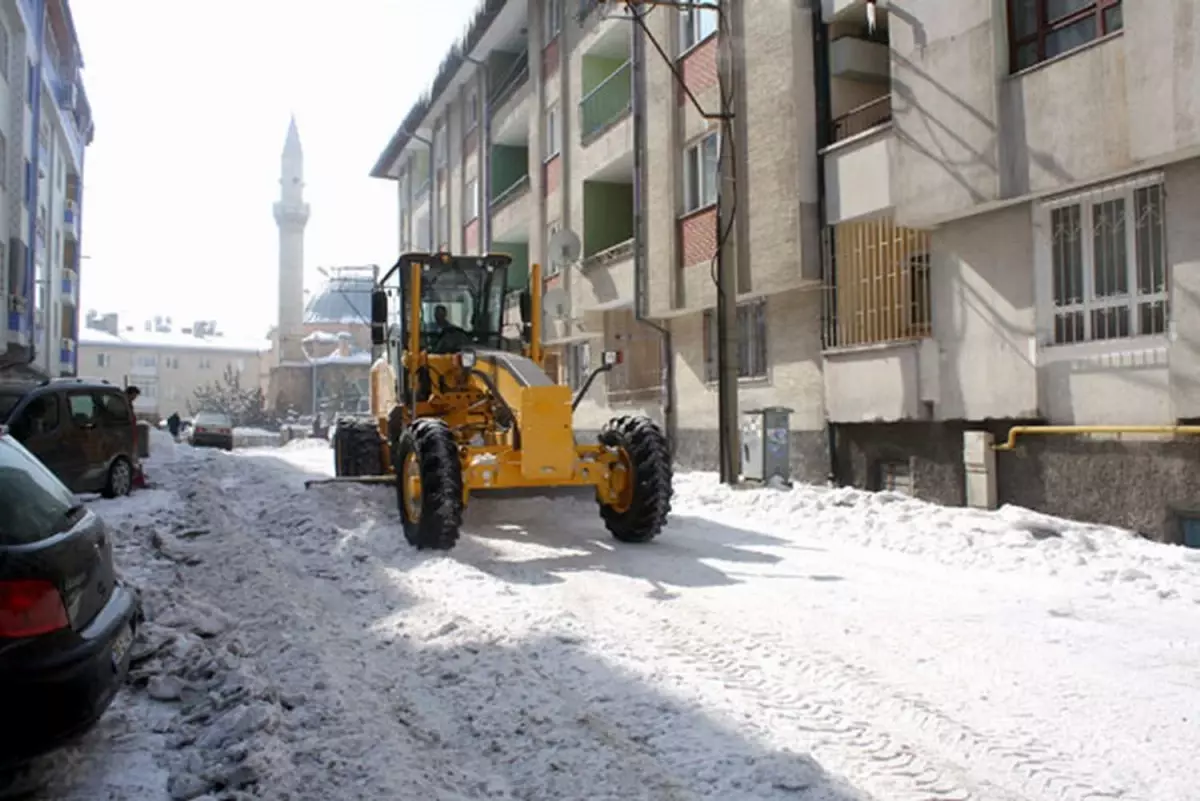 Sivas Belediyesi\'nin Karla Mücadelesi