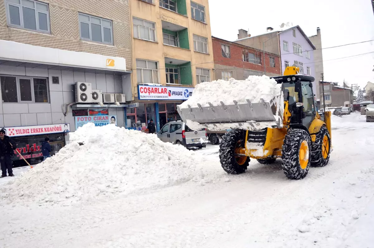 Suşehri\'nde Kar Temizleme Çalışmaları