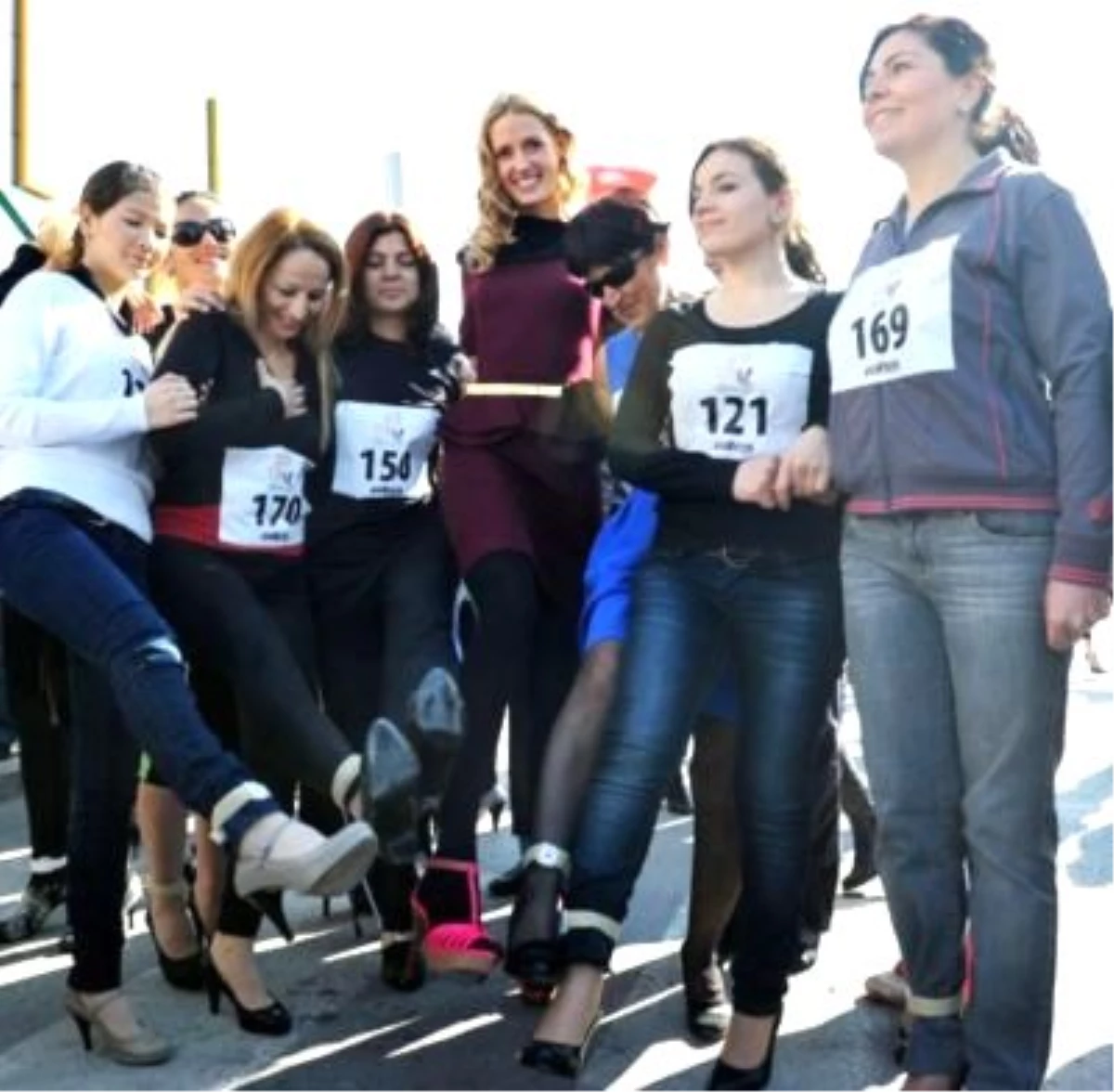 Antalyalı Kadınlar 3 Bin TL İçin Topukladı