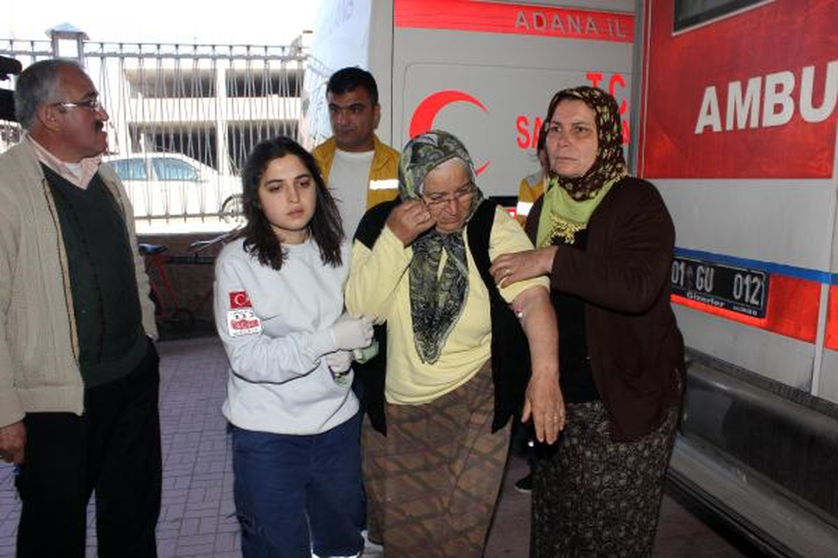 Balkonda Sohbet Eden Kadın, Tüfek Saçmasıyla Yaralandı