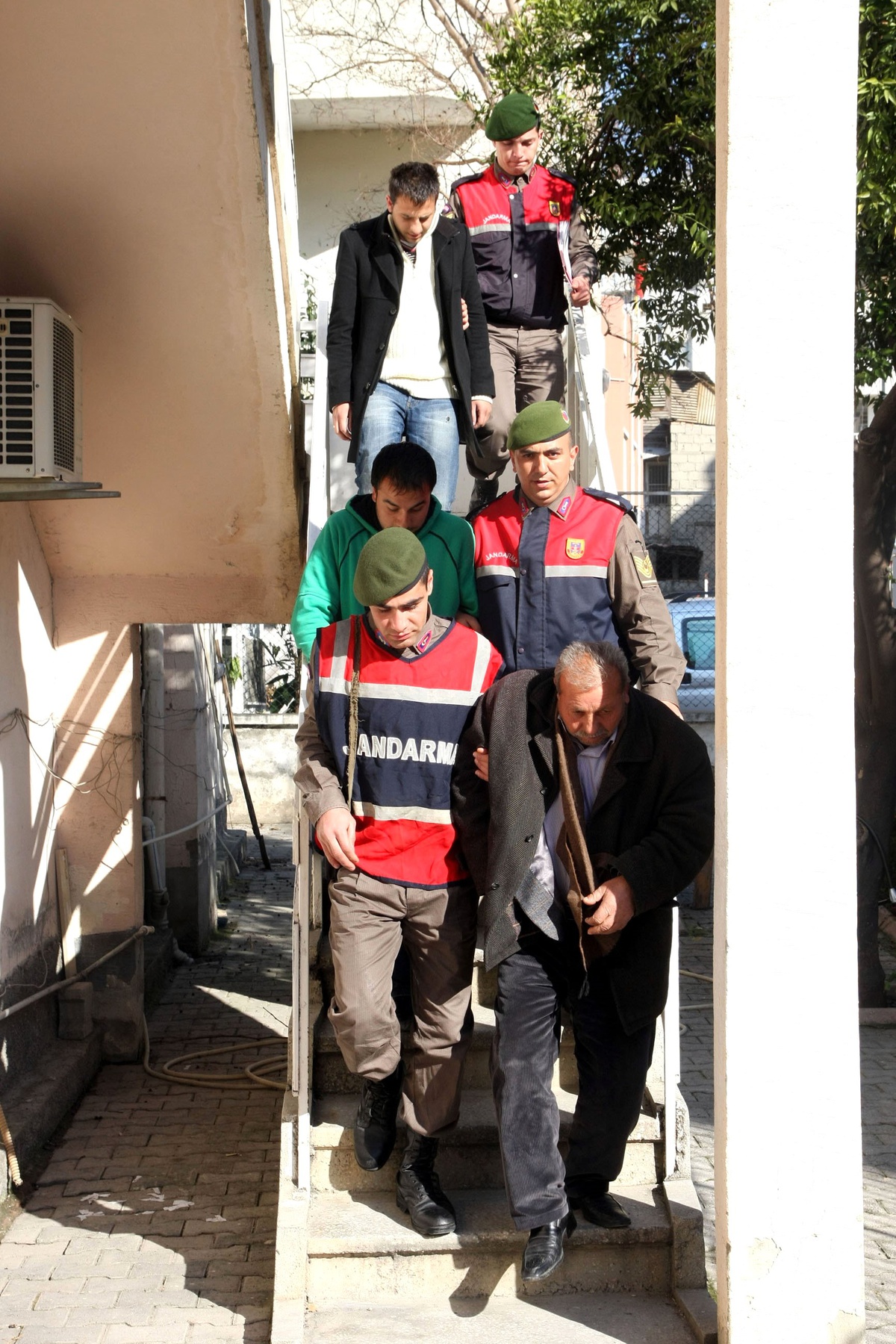 Çalıştıkları Fabrikayı Soyarken Yakalandılar