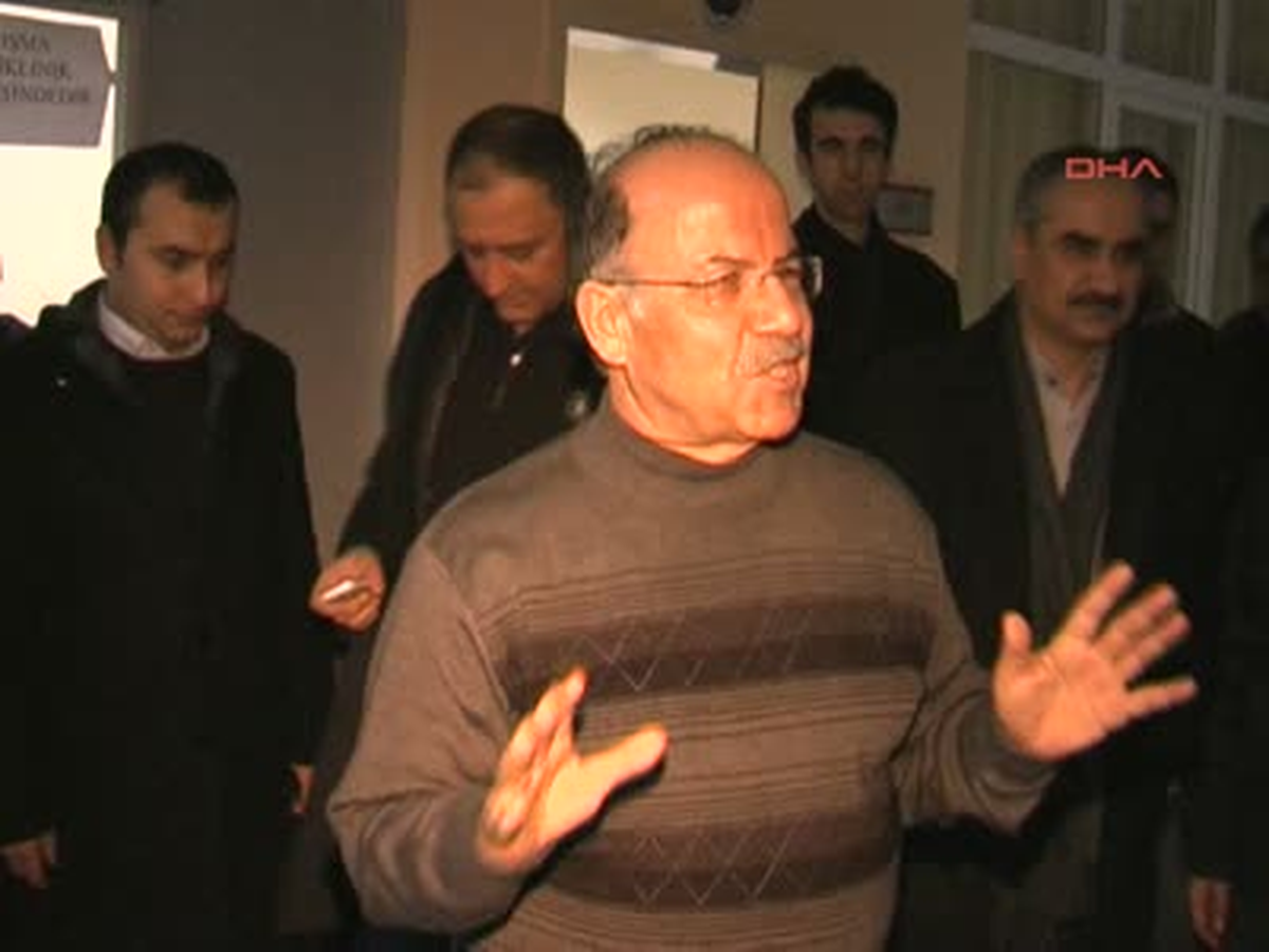 Eşinin Burnu, Korumasının Kolu Kırık