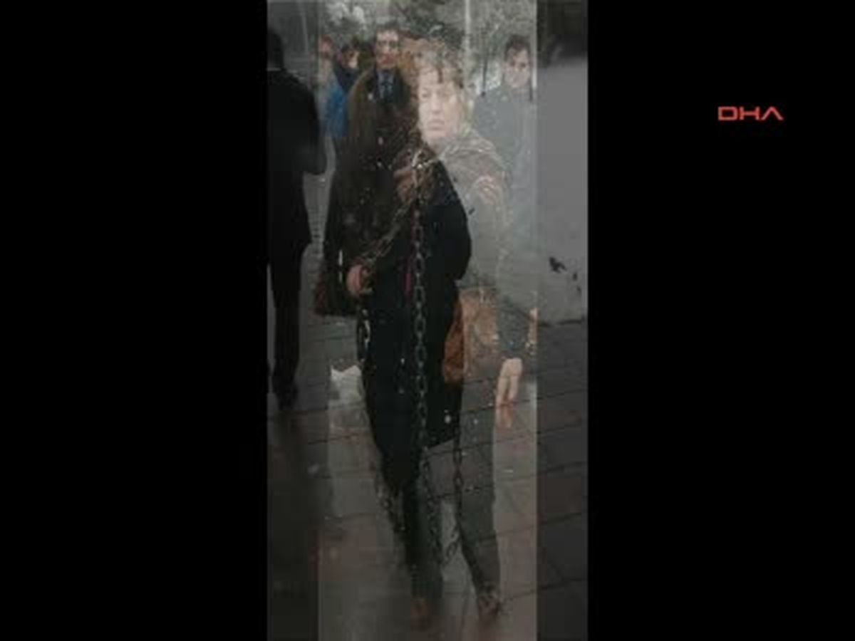 Eski Hayat Kadını Seks İşçileri İçin TBMM Önünde Kendini Zincirledi