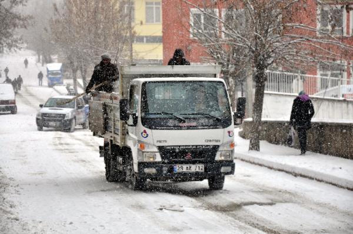 Gümüşhane ve Bayburt\'ta 108 Köy Yolu Ulaşıma Kapandı
