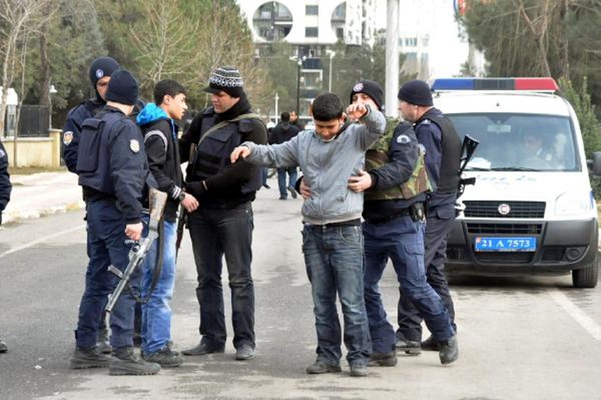 Hani'de İki Aile Arasındaki Kavgada Silah, Taş ve Sopa Kullanıldı: 10 Yaralı