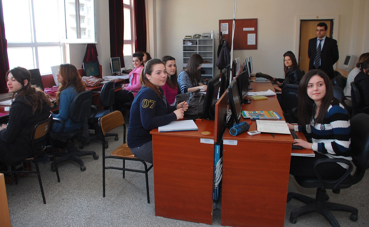 Kız Öğrencilere Bilgisayarlı Muhasebe Uygulamaları Kursu