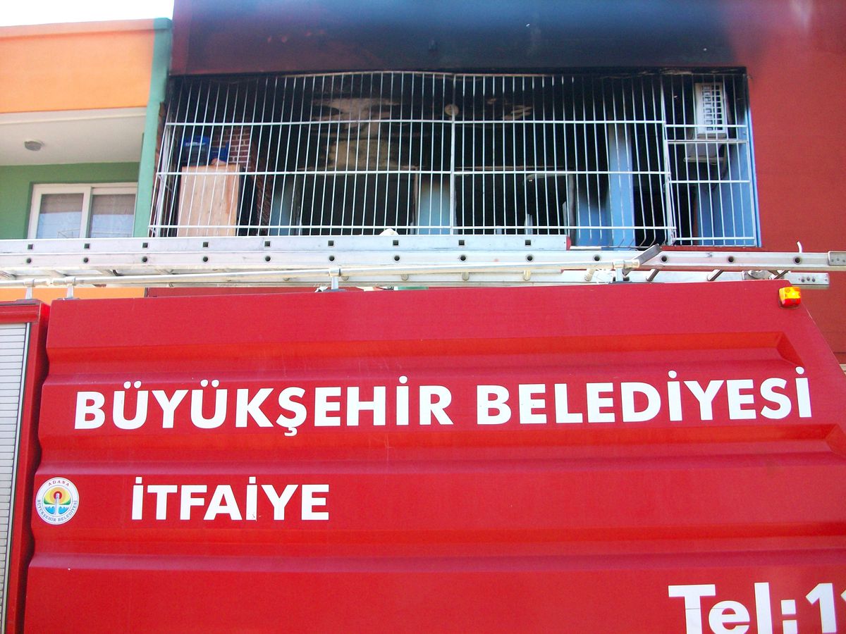 Kömür Sobası Patladı: 2 Yaralı