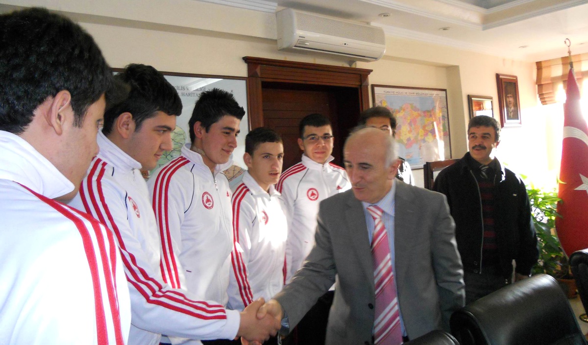 Meltem Spor Kulübü Vali Odabaş\'ı Ziyaret Etti