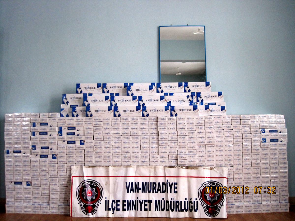 Muradiye\'de Kaçak Sigara Operasyonu