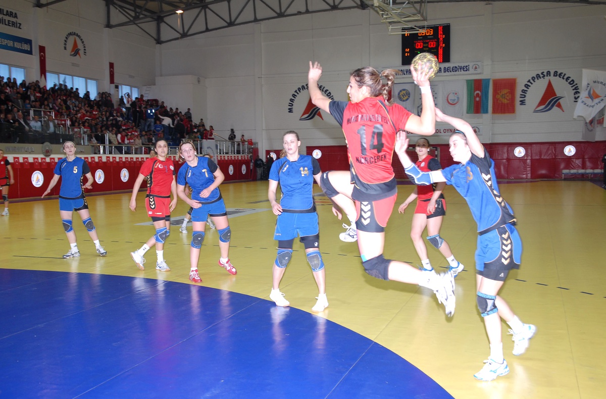 Muratpaşa Belediyespor Hentbol Takımı\'nda Galibiyet Sevinci