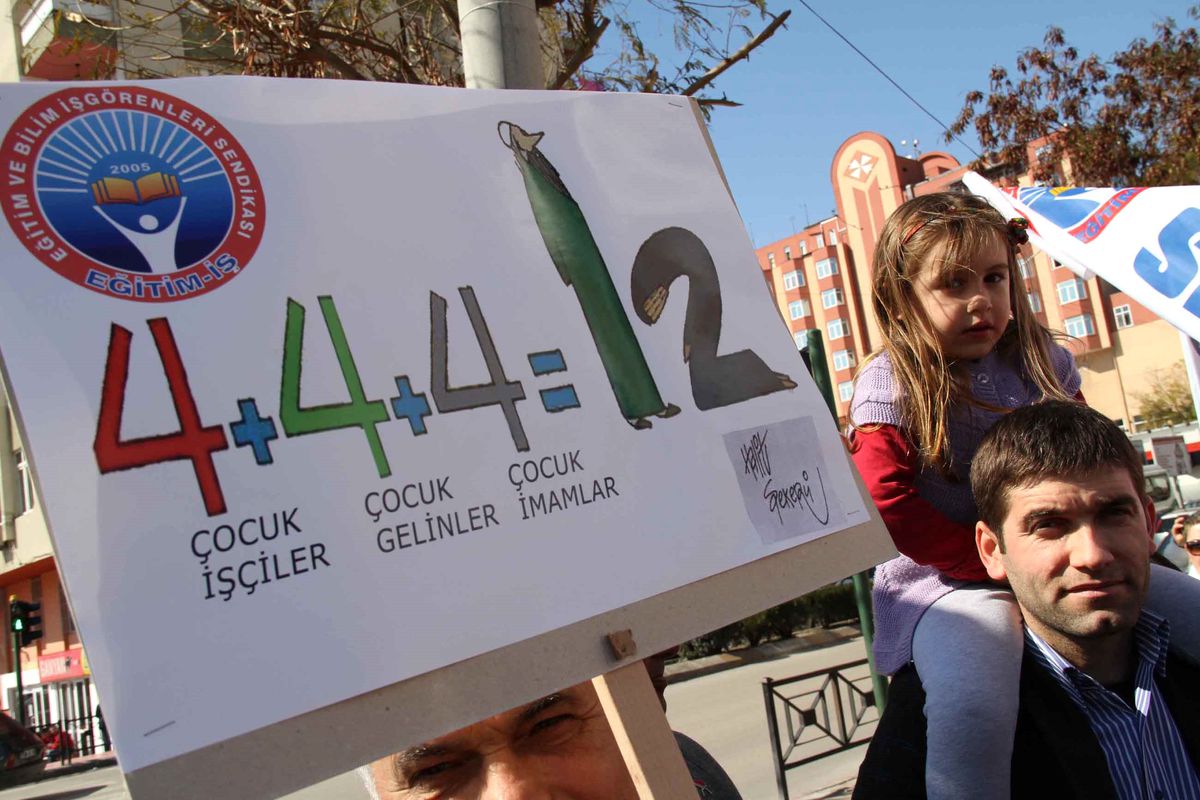 Öğretmenlerden \'4+4+4\' Protestosu