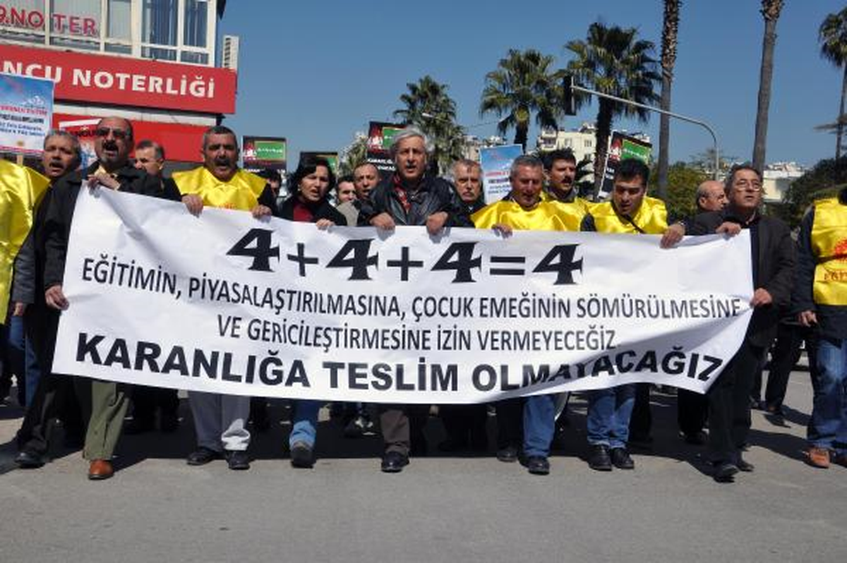 Öğretmenlerden, Zorunlu Eğitimde Yeni Düzenlemeye Karşı Eylem