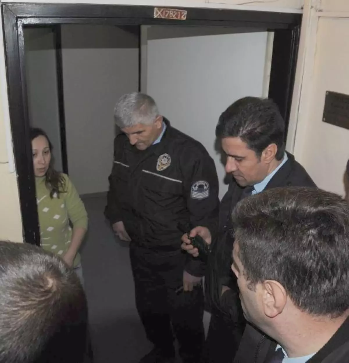 Polis, \'Pardon, Evde Silahla Vurulan Var mı ?\' Diye Sorarak Yaralı Aradı