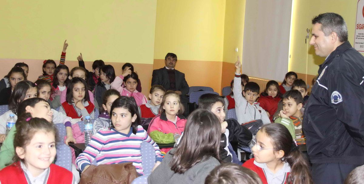 Simav\'da Miniklere Trafik Eğitimi