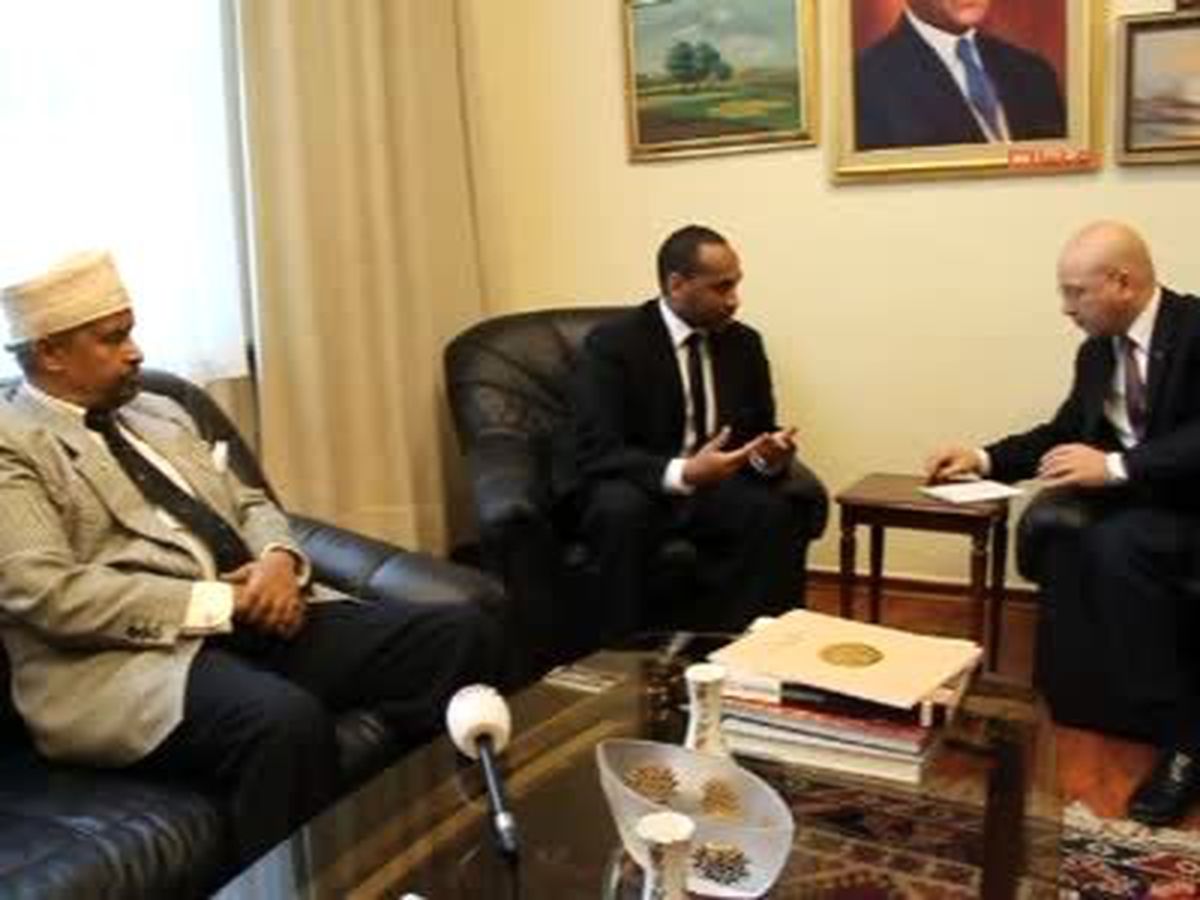 Somalililer Başkonsolos Basa\'yı Ziyaret Etti