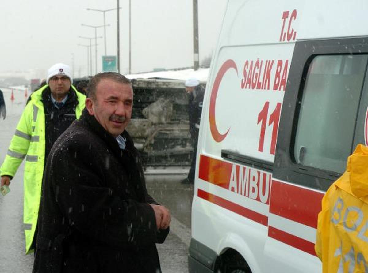 Tır\'ın Sıkıştırdığı Otomobil Takla Attı: 2 Yaralı
