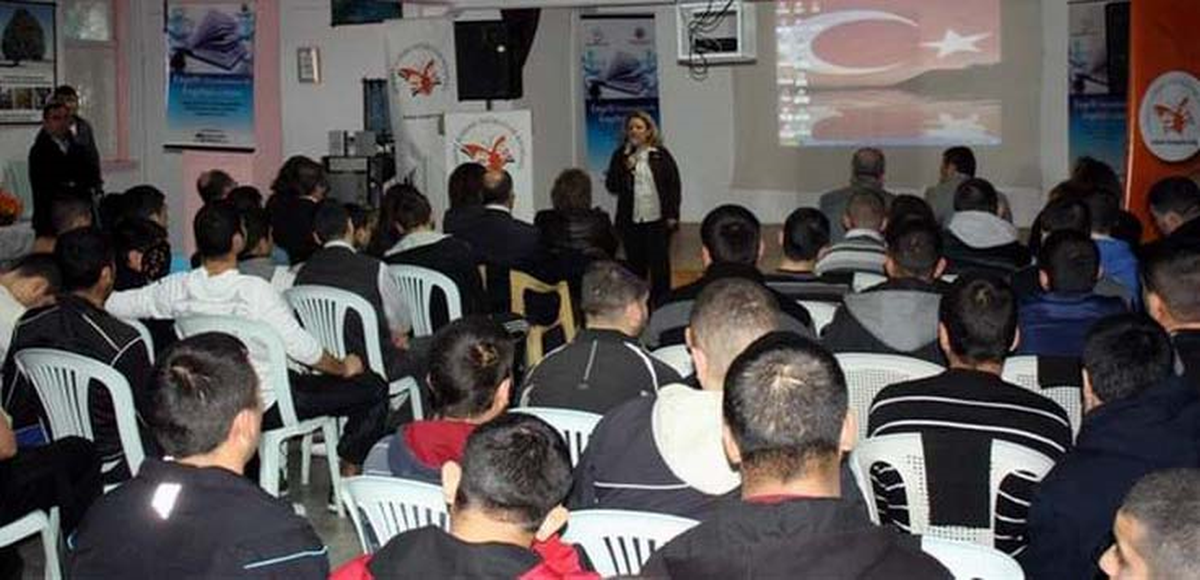 Tutuklular Görme Engellilere Hem Ses Hem Işık Oldu