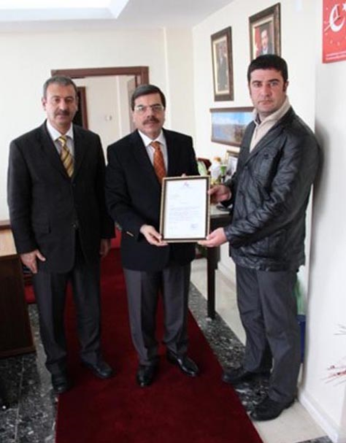 Vali Yılmaz\'a Bosna Hersek\'ten Teşekkür Belgesi