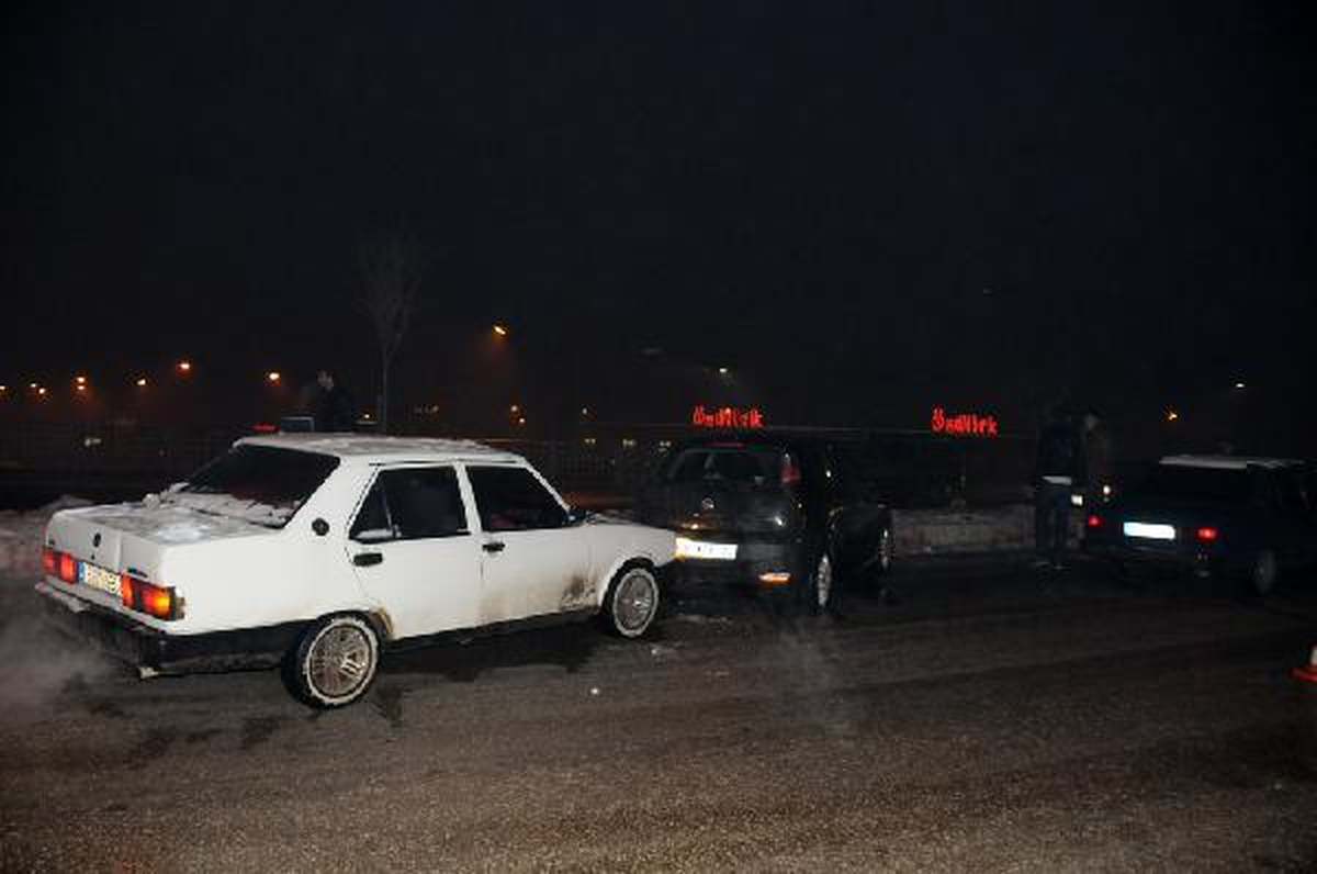 Buzlanma Kazası: 15 Araç Çarpıştı, 1 Yaralı