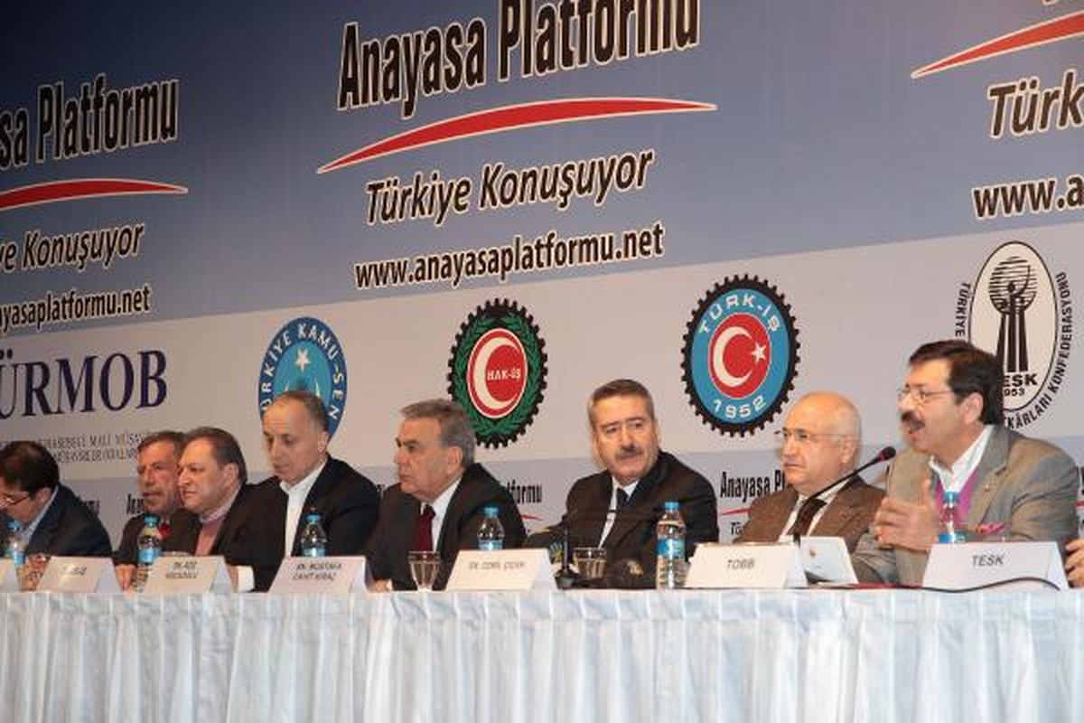 Çiçek: Yumrukların Sıkılı Olduğu Ortamda Anayasa Yapılmaz