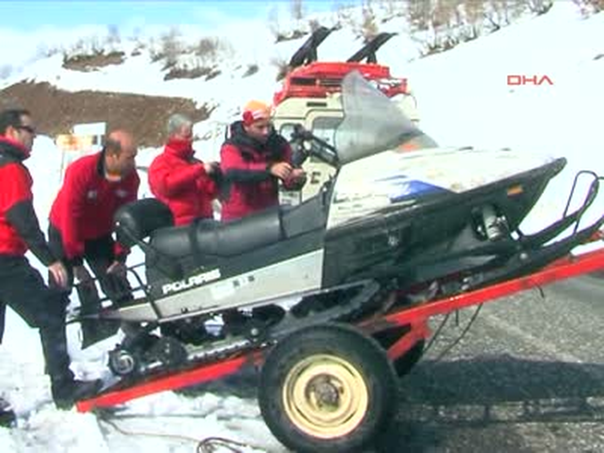 Doğum Sancısı Çeken Kadını, Akut Ekibi Ambulansa Yetiştirdi