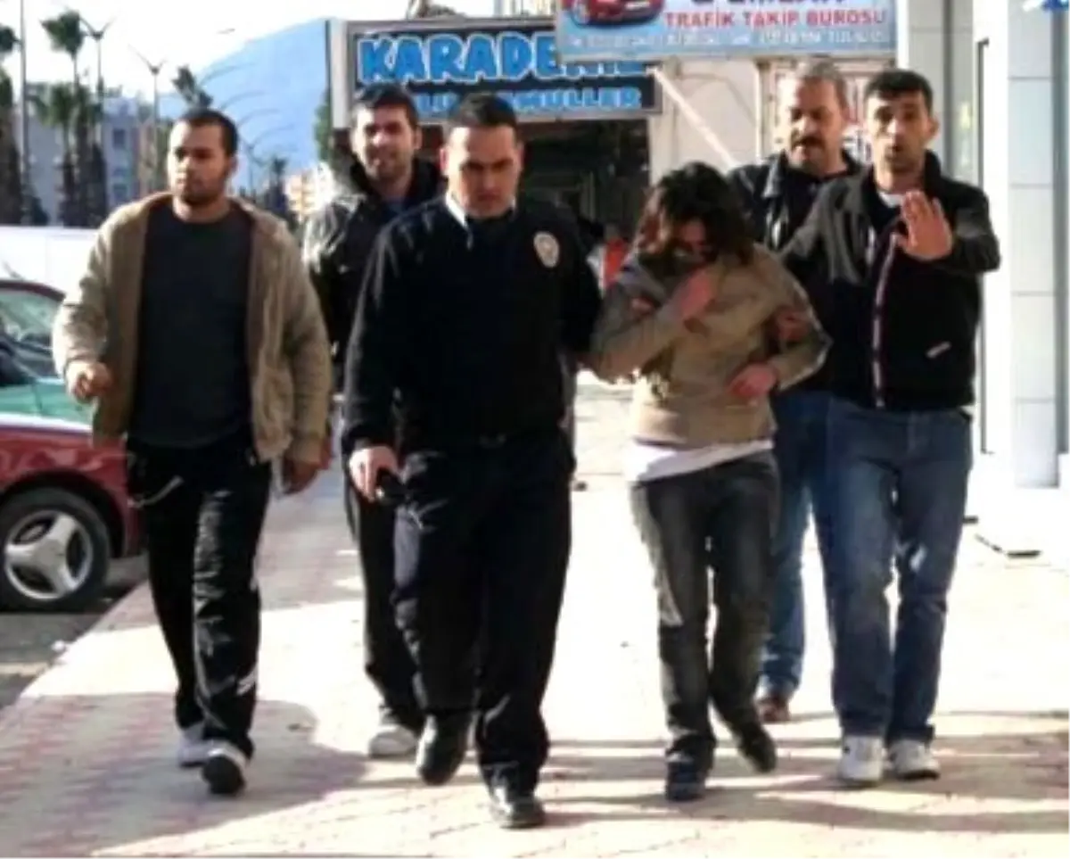 Kaçtığı Eski Sevgilisi İzini Buldu, Bıçakla Tehdit Etti