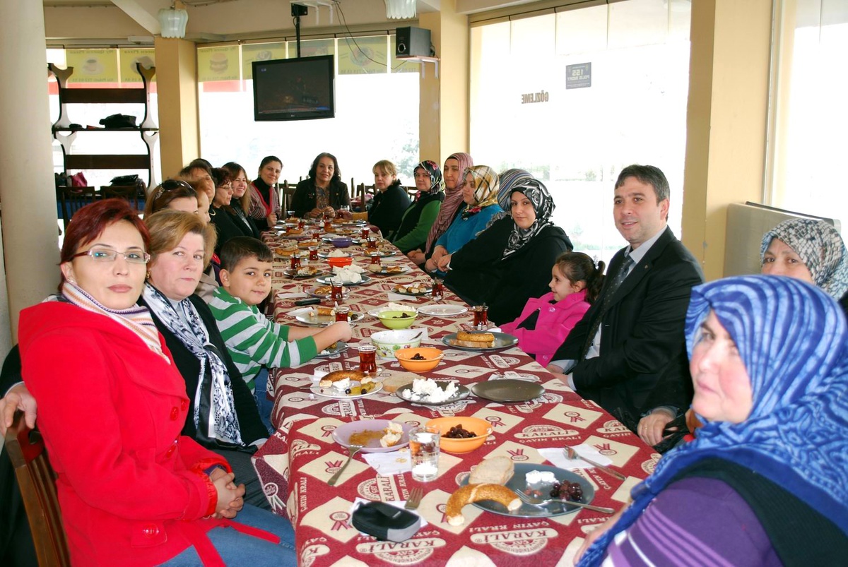 MHP Kadın Kolları\'ndan Yönetici Eşlerine Kahvaltı