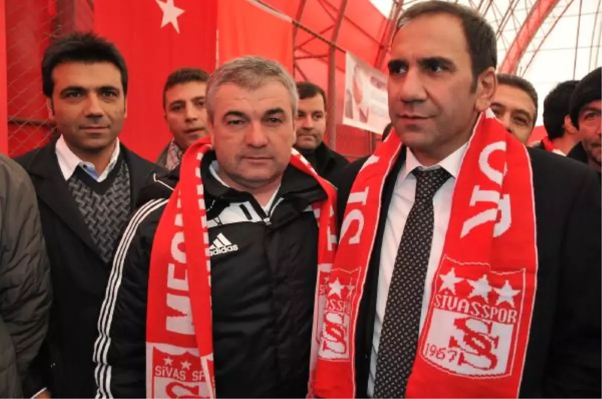 Sivasspor Başkanı Otyakmaz\'a Sevgi Seli