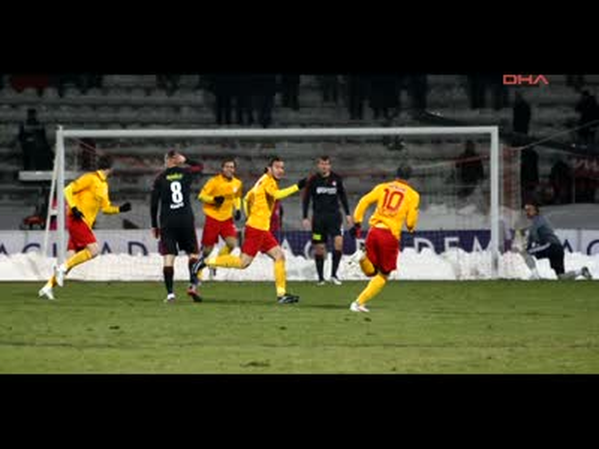 4 4 Kırmızılıların Golleri Necati, Ujfalusi ve Aydın\'dan Geldi.