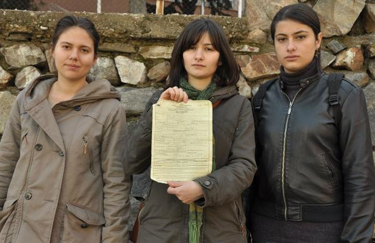 Adliye Önünde Saç Kesen Öğrencilere Çevreyi Kirletme Cezası Ek (2)