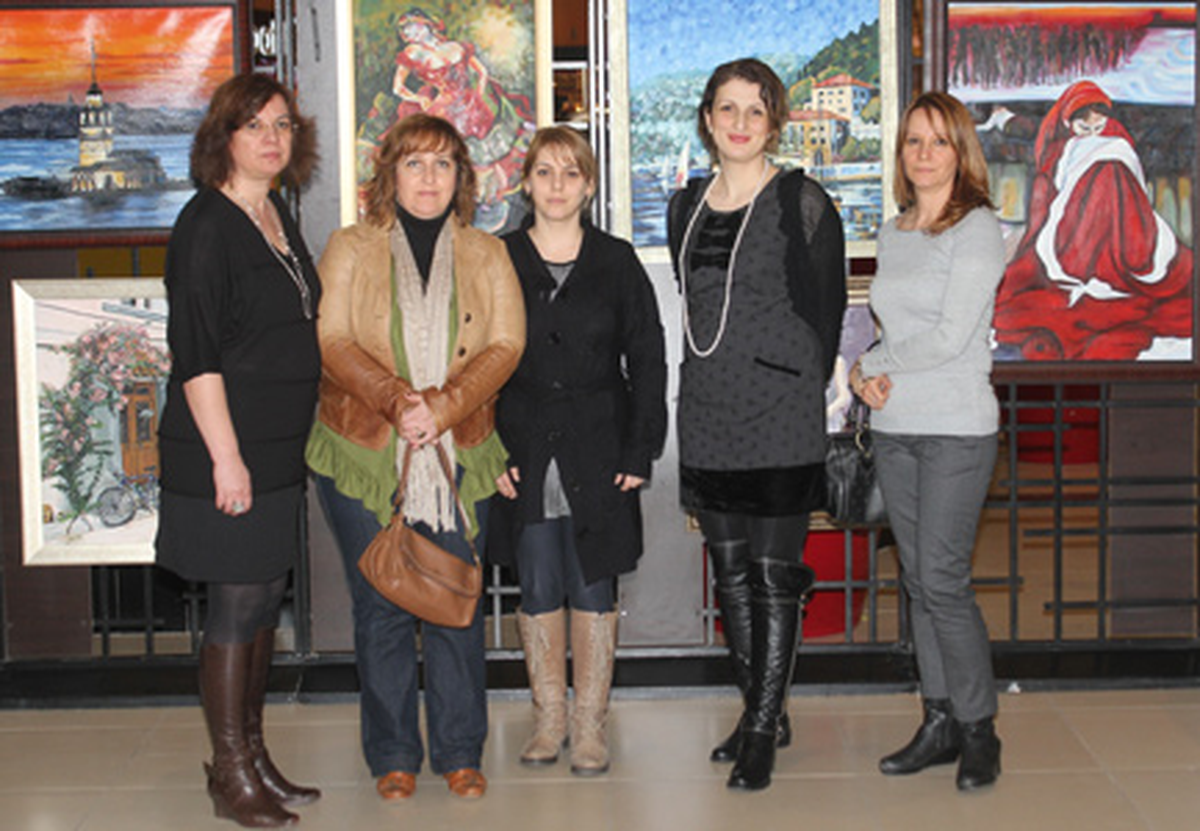 Beş Bayandan Sergi